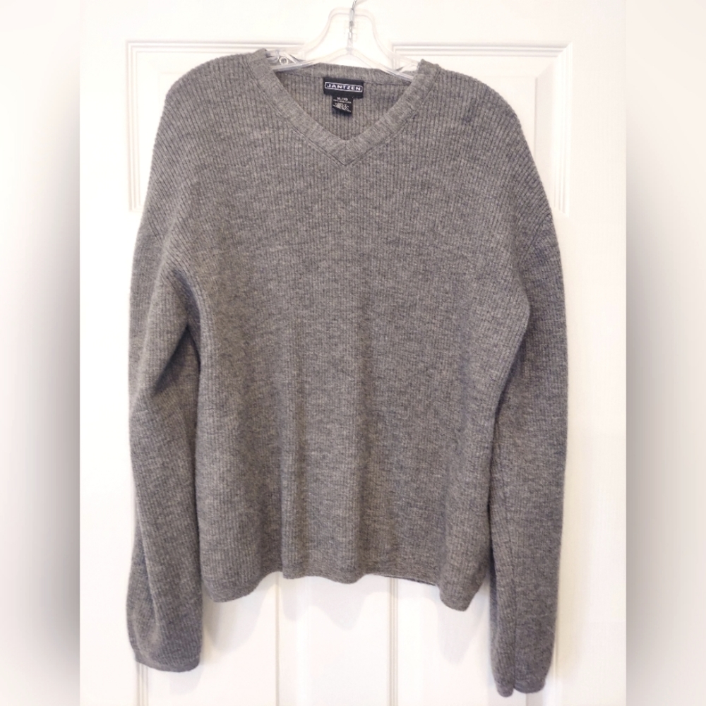 JANTZEN Gray men's sweater 100% wool v-neck pullover knit ribbed size XL